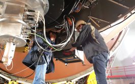 2018/03 - Installing the control electronic rack next to the SPIRou Cassegrain unit at the Cassegrain focus of the CFH Telescope (© S. Baratchart – OMP/IRAP)