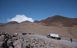 2018/01 - The truck transporting the SPIRou crates enters the paved Maunakea summit road leading to CFHT (©Z.Challita - IRAP/OMP)