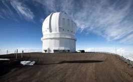 2018/02 - Leaving the CFH Telescope after a tough working day at 4200 m (© S. Chastanet - CNRS/OMP)
