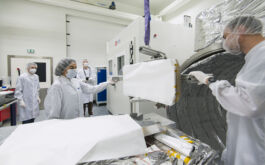 2017/12 - Removing the off-axis parabola from the SPIRou bench (©S.Chastanet - CNRS/OMP)