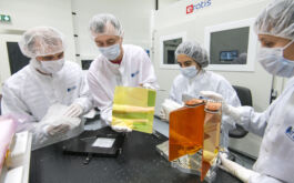 2017/12 - Dismounting the prisms (©S.Chastanet - CNRS/OMP)