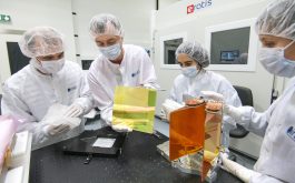 2017/12 - Dismounting the prisms (©S.Chastanet - CNRS/OMP)