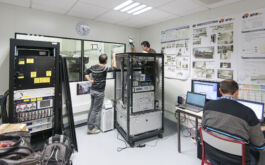 2017/12 - The OHP team dismounting the calibration unit (©S.Chastanet - CNRS/OMP)