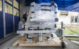 2017/12 - Packing the spectrograph internal support frame (©S.Chastanet - CNRS/OMP)