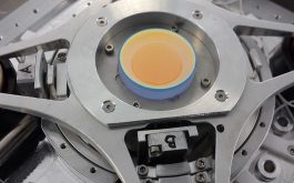 2017/11 - The ISU plate and mechanism thanks to which the image of the star can be centered on the instrument aperture with a precision better than 0.7 µm (©S.Chastanet – CNRS/OMP)