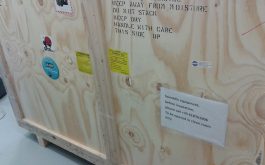 2017/12 - Marking crates and installing sensors (©S.Chastanet - CNRS/OMP)