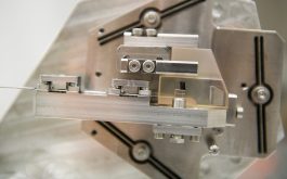 2017/10 - The second SPIRou pupil slicer during tests at IRAP / OMP (© S. Chastanet – CNRS/OMP)