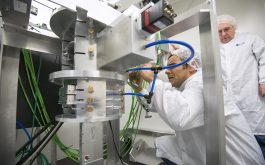 2017/12 - Dismounting the Cassegrain unit (©S.Chastanet - CNRS/OMP)