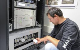 2016/06 - Installation of the flat-field and hollow cathode lamps in the calibration unit (©Z.Challita - IRAP/OMP)