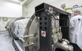 2016/10 - The cryostat once fully assembled
(©SChastanet-CNRS/OMP)