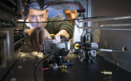 2018/02 - Integrating and adjusting the SPIRou Calibration unit at CFHT (© S. Chastanet - CNRS/OMP)