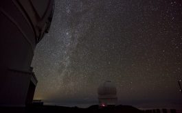 2018/02 - Starry night from the top of Maunakea, with the CFH telescope in the middle and the Gemini North telescope on the left (© S. Chastanet - CNRS/OMP)