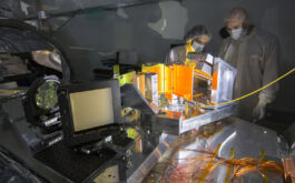 2016/12 - Aligning the spectrograph optics on the SPIRou optical bench (©S.Chastanet – CNRS/OMP)