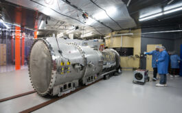 2018/02 - Opening the SPIRou vessel following the first vacuum test #2 (© S.Chastanet - CNRS/OMP)