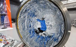2018/02 - Adjusting the multi-layer insulation inside the SPIRou vessel (© S. Chastanet - CNRS/OMP)