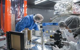 2018/02 - Fine tuning the position of the SPIRou off-axis parabolic collimator (© S. Chastanet - CNRS/OMP)