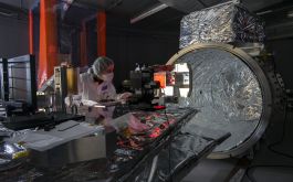 2018/02 - Fine tuning the location and orientation of the pupil slicer on the SPIRou bench (©S. Chastanet - CNRS/OMP)