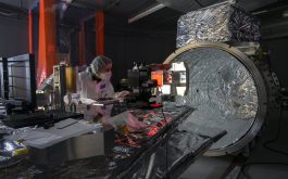 2018/02 - Fine tuning the location and orientation of the pupil slicer on the SPIRou bench (©S. Chastanet - CNRS/OMP)