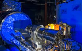 2021/02 - The new SPIRou spectrograph / spectropolarimeter, with its huge off-axis parabola (collimator) thanks to which our new results were secured, was installed at the Canada-France-Hawaii Telescope in 2018. SPIRou is a cryogenic instrument cooled down at -200°C that needs to be thermally regulated at the extreme stability level of 0.001°C to be able to detect planets like that of AU Mic. ©SPIRou team / S Chastanet (CNRS / OMP)