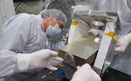 2016/11 - Grating integration, with the mount set upside down on the optical bench (©Z.Challita – IRAP/OMP)