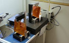 2016/11 - Bonding of the pucks and flexures on the two ZnSe prisms (©V.Reshetov – NRC-H)