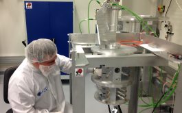 2016/11 - Optical alignment of the Cassegrain unit in the clean room at IRAP/OMP (©S.Baratchart – IRAP/OMP)