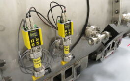 2016/10 - The two vacuum gauges fixed on the cryostat (©L.Saddlemyer - NRC-H)