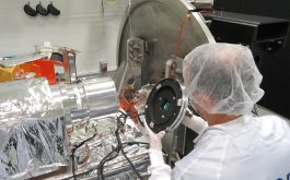 2017/03 - Installing the H2RG detector at the rear of the camera (©Z.Challita – IRAP/OMP)