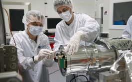 2017/03 - The H2RG test detector mounted on the SPIRou camera (© S. Chastanet – CNRS/OMP)