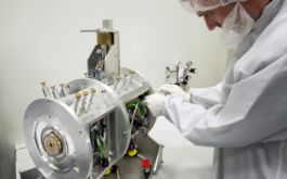 2016/03 - Integration of the lower sections of the Cassegrain module, including the tip-tilt / guiding and the polarimetric units, in the P2IS clean room at IRAP / OMP (©S.Chastanet - OMP)