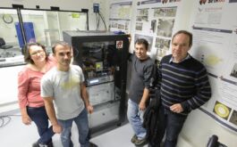 2016/06 - The OHP team in the P2IS control room following the integration @ IRAP of the SPIRou calibration unit (Z.Challita - IRAP/OMP)