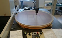 2015/06 - Control of the SPIRou 880 mm diameter parent off-axis parabolic collimator at Thalès-SESO (©SPIRou team)