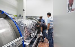 2016/09 - Cryostat installation control (©SChastanet-CNRS/OMP)