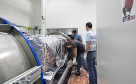 2016/09 - Cryostat installation control (©SChastanet-CNRS/OMP)