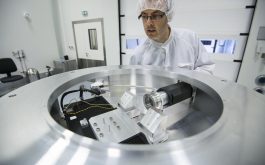 2015/06 - Integration of the upper section of the Cassegain module, interfacing SPIRou with the telescope and including calibration devices (©SPIRou team)