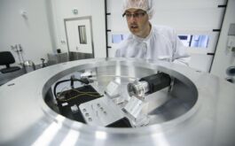 2015/06 - Integration of the upper section of the Cassegain module, interfacing SPIRou with the telescope and including calibration devices (©SPIRou team)